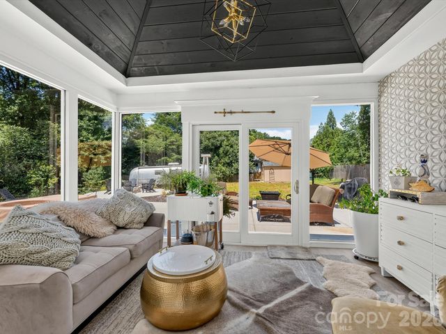 1401 Worcaster Place, Charlotte, NC 28211