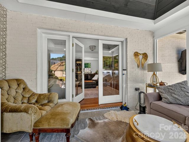 1401 Worcaster Place, Charlotte, NC 28211