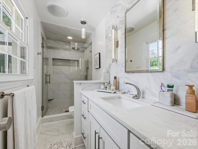 1401 Worcaster Place, Charlotte, NC 28211