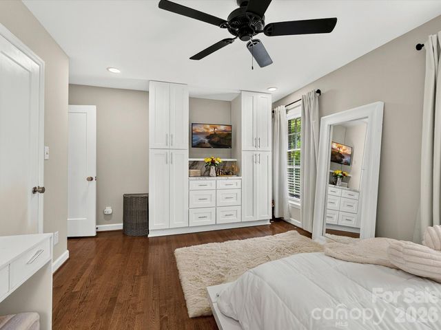 1401 Worcaster Place, Charlotte, NC 28211