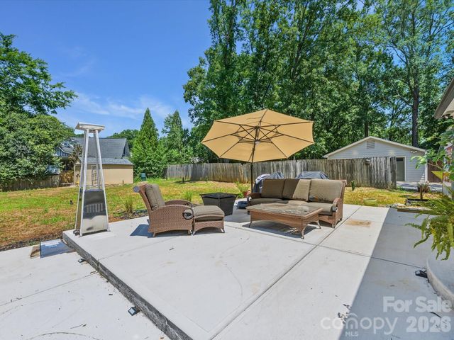 1401 Worcaster Place, Charlotte, NC 28211