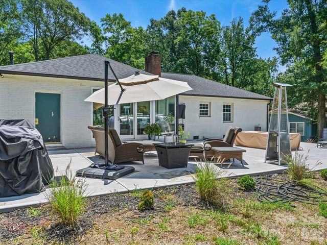 1401 Worcaster Place, Charlotte, NC 28211