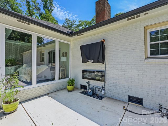 1401 Worcaster Place, Charlotte, NC 28211
