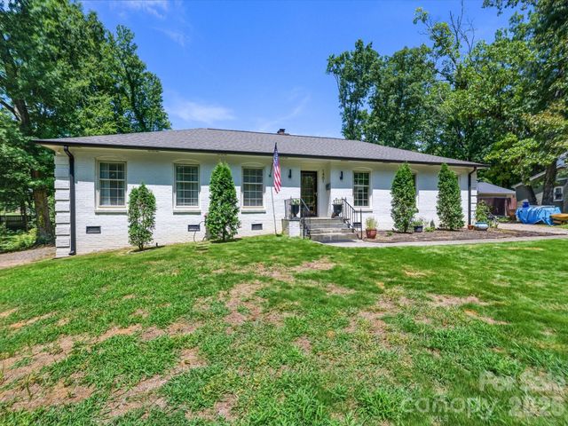 1401 Worcaster Place, Charlotte, NC 28211