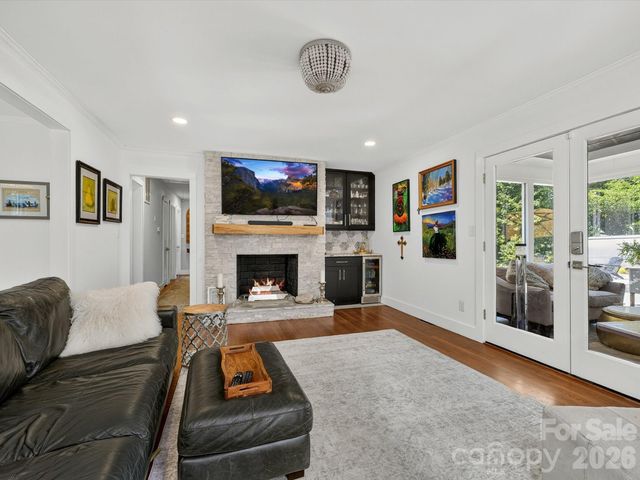 1401 Worcaster Place, Charlotte, NC 28211