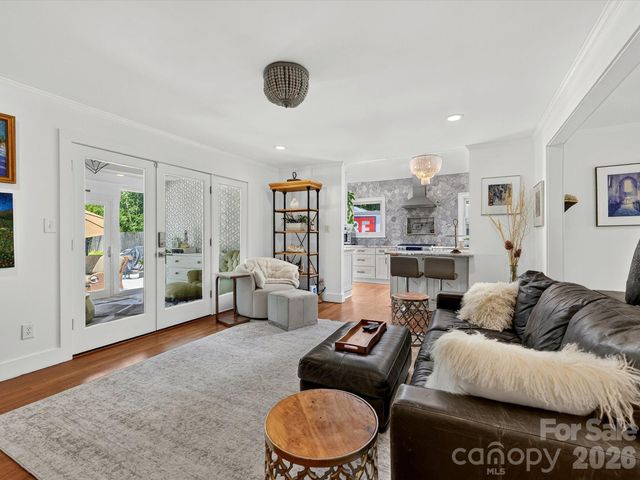 1401 Worcaster Place, Charlotte, NC 28211