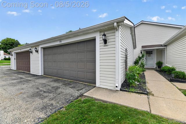 75 Oxford Oaks Drive 75, Oxford Charter Township, MI 48371