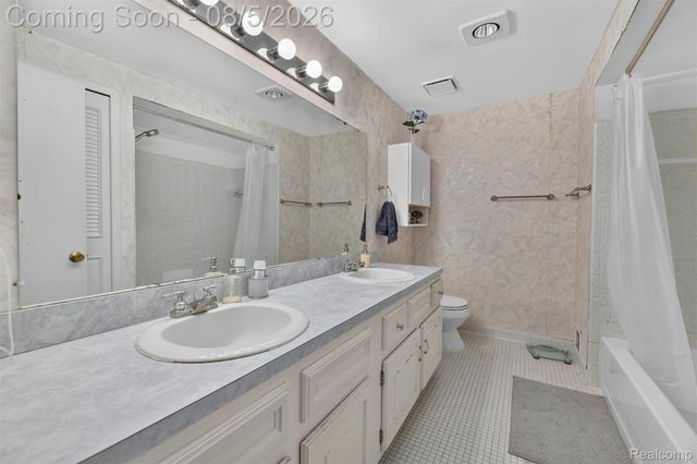 75 Oxford Oaks Drive 75, Oxford Charter Township, MI 48371