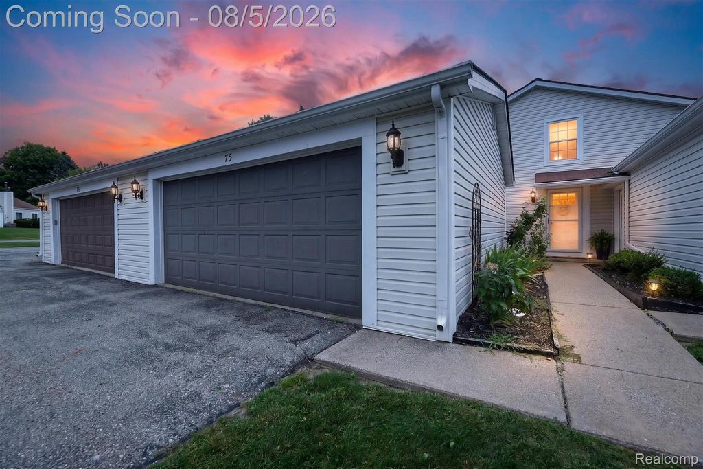 75 Oxford Oaks Drive 75, Oxford Charter Township, MI 48371
