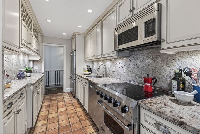 180 Marlborough St 2, Boston, MA 02116