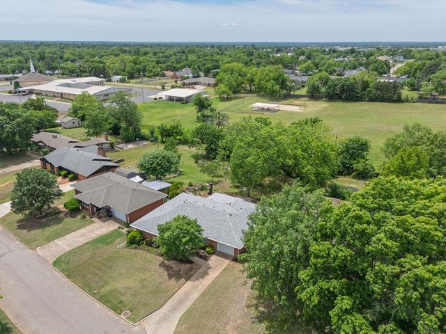 1618 N Oklahoma Avenue, Shawnee, OK 74804