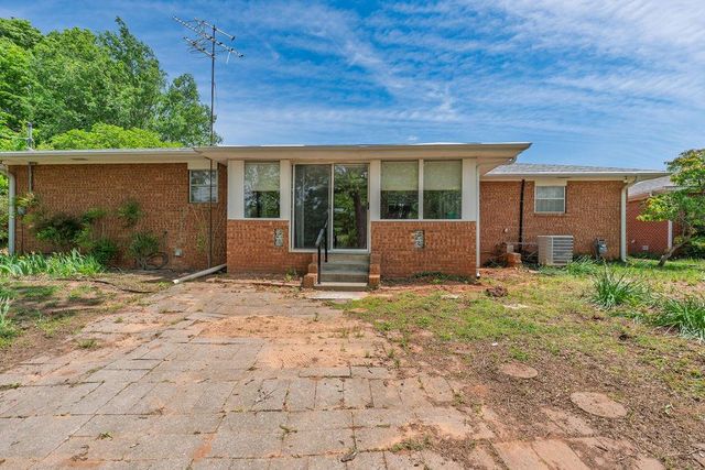 1618 N Oklahoma Avenue, Shawnee, OK 74804