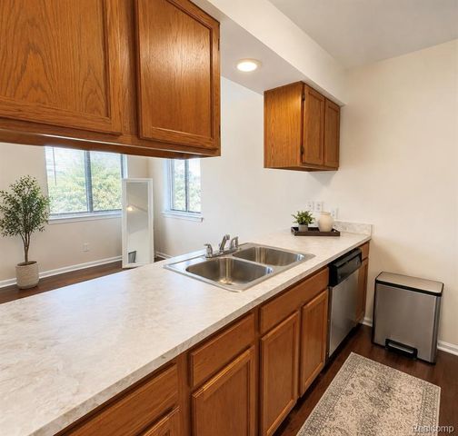 24128 Avon Lane, Clinton Township, MI 48036