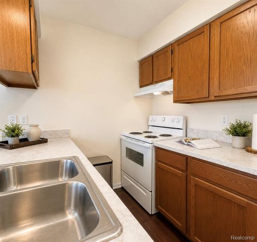 24128 Avon Lane, Clinton Township, MI 48036