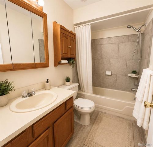 24128 Avon Lane, Clinton Township, MI 48036