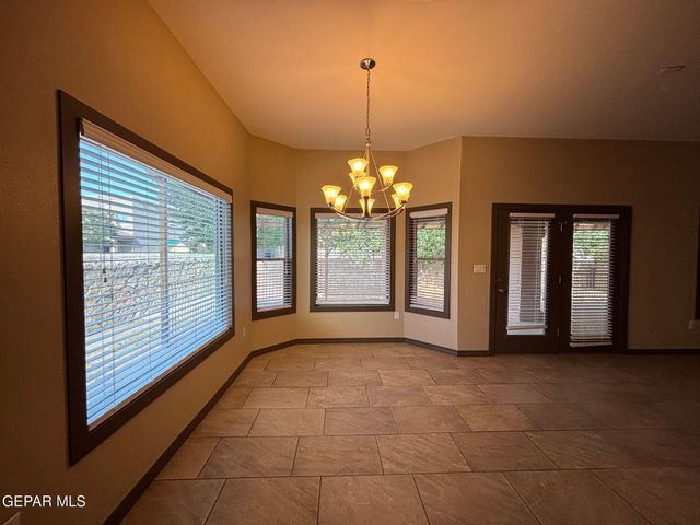 5724 Valley Lilac Lane, El Paso, TX 79932