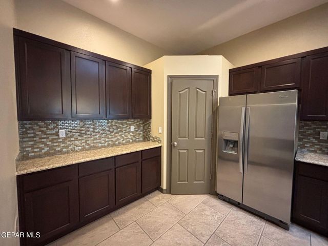 5724 Valley Lilac Lane, El Paso, TX 79932