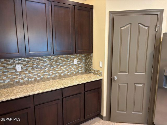 5724 Valley Lilac Lane, El Paso, TX 79932