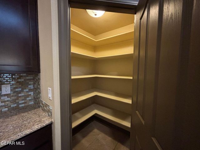 5724 Valley Lilac Lane, El Paso, TX 79932