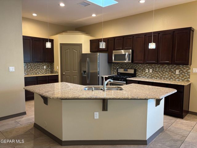 5724 Valley Lilac Lane, El Paso, TX 79932