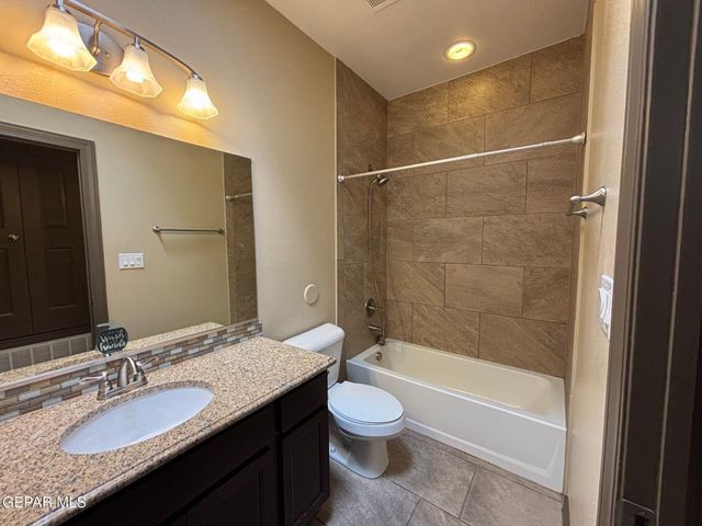 5724 Valley Lilac Lane, El Paso, TX 79932