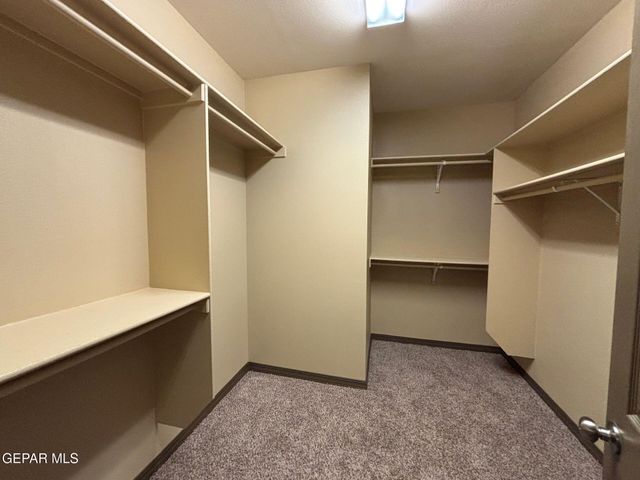 5724 Valley Lilac Lane, El Paso, TX 79932