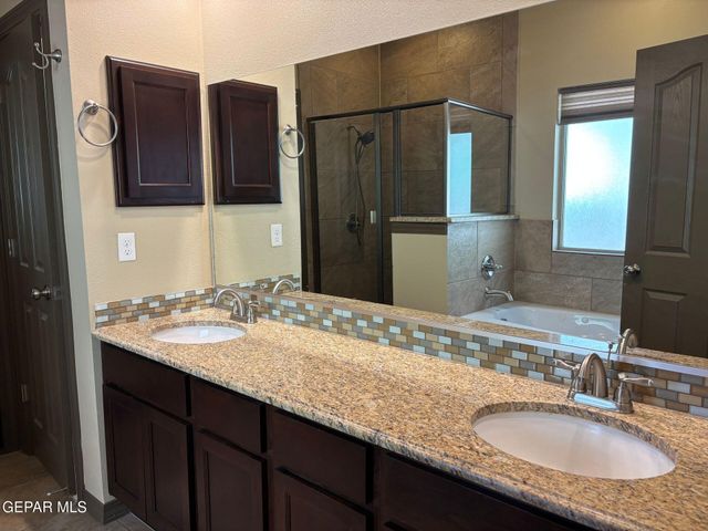 5724 Valley Lilac Lane, El Paso, TX 79932