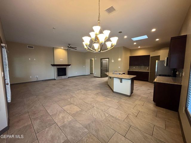 5724 Valley Lilac Lane, El Paso, TX 79932