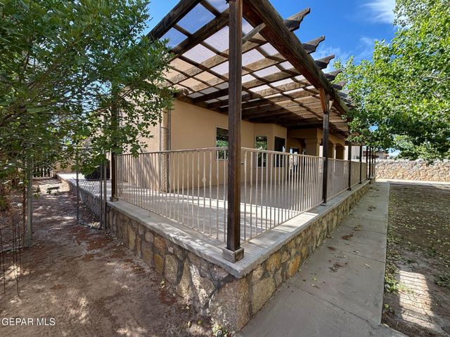5724 Valley Lilac Lane, El Paso, TX 79932