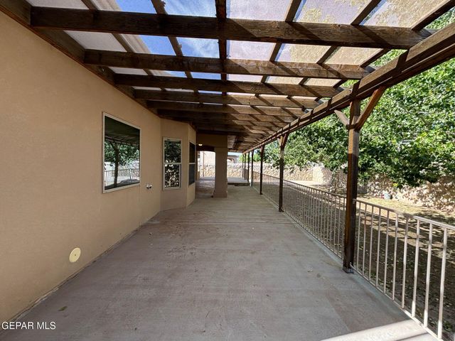 5724 Valley Lilac Lane, El Paso, TX 79932
