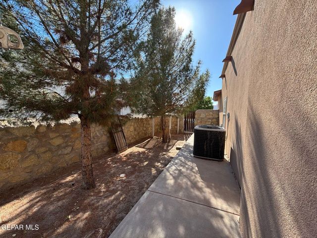 5724 Valley Lilac Lane, El Paso, TX 79932