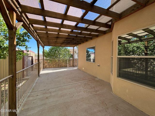 5724 Valley Lilac Lane, El Paso, TX 79932