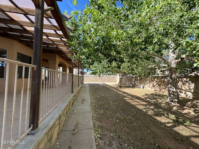 5724 Valley Lilac Lane, El Paso, TX 79932