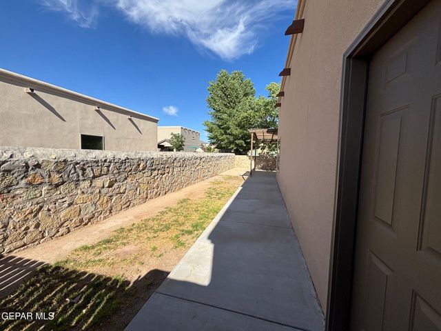 5724 Valley Lilac Lane, El Paso, TX 79932