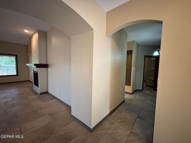 5724 Valley Lilac Lane, El Paso, TX 79932