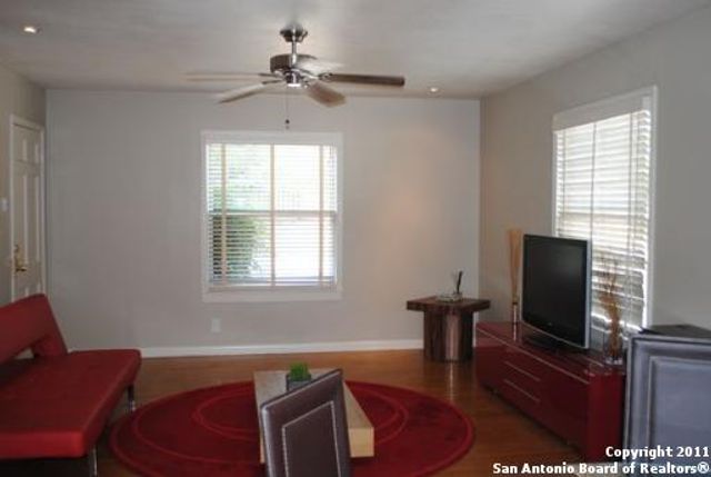111 VASSAR LN, San Antonio, TX 78212