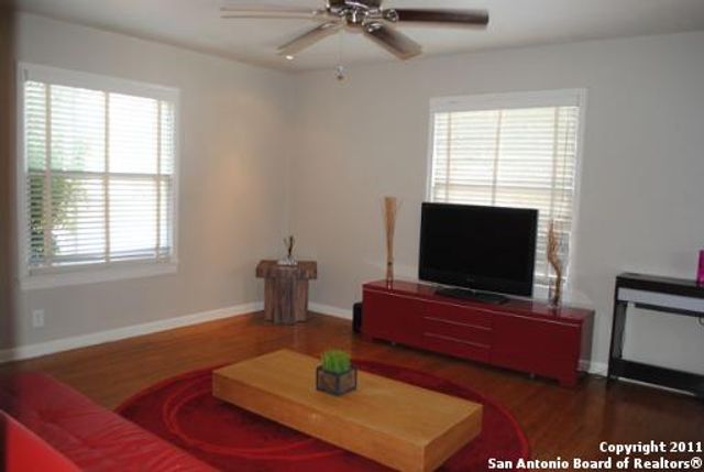 111 VASSAR LN, San Antonio, TX 78212
