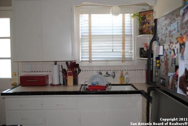 111 VASSAR LN, San Antonio, TX 78212