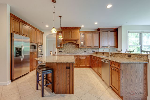 231 Cater Lane, Libertyville, IL 60048