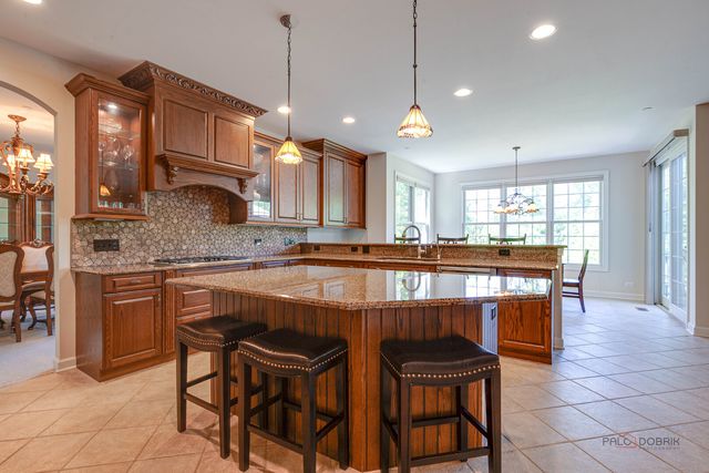 231 Cater Lane, Libertyville, IL 60048