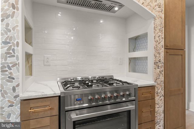 325 E 2ND ST, Moorestown, NJ 08057