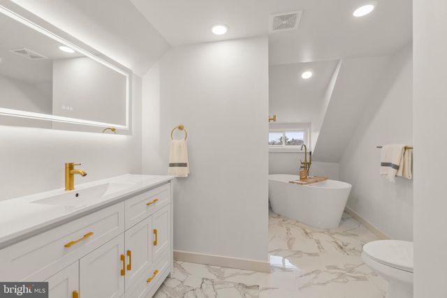 325 E 2ND ST, Moorestown, NJ 08057