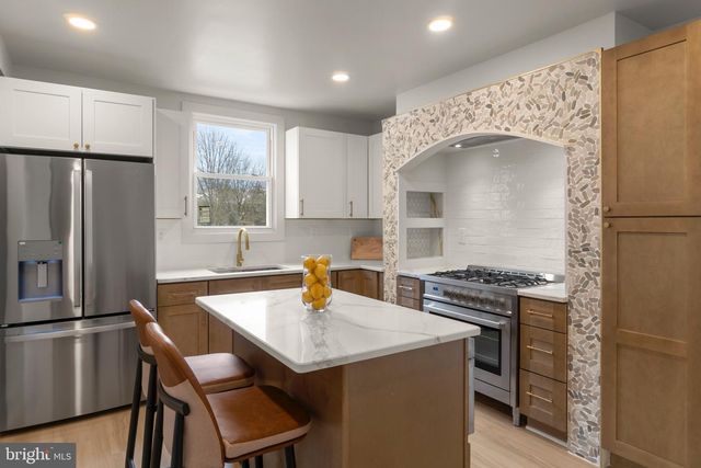 325 E 2ND ST, Moorestown, NJ 08057