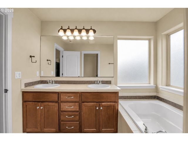 1305 Ne COOPER Ln, Estacada, OR 97023