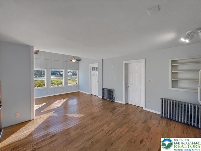 29 Hess Avenue, Hellertown Boro, PA 18055