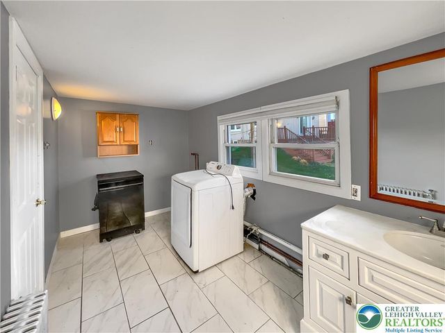 29 Hess Avenue, Hellertown Boro, PA 18055