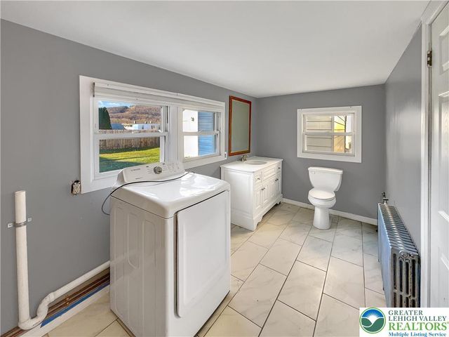 29 Hess Avenue, Hellertown Boro, PA 18055