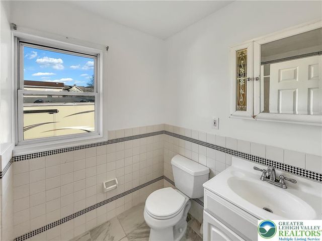 29 Hess Avenue, Hellertown Boro, PA 18055