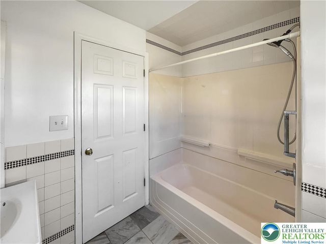 29 Hess Avenue, Hellertown Boro, PA 18055