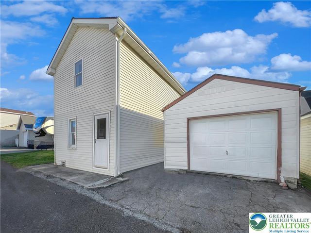 29 Hess Avenue, Hellertown Boro, PA 18055